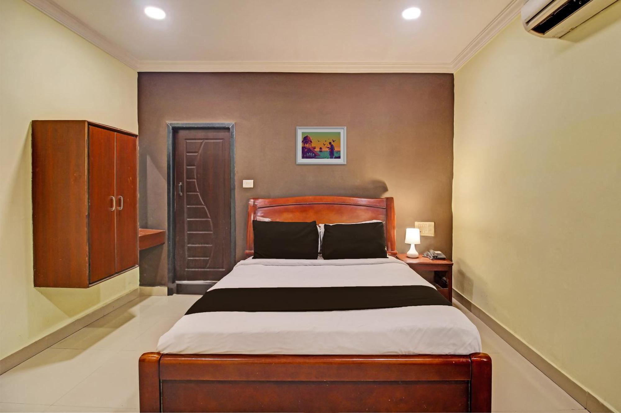Hotel O Ruma Near Nampally Railway Station Гайдарабад Екстер'єр фото