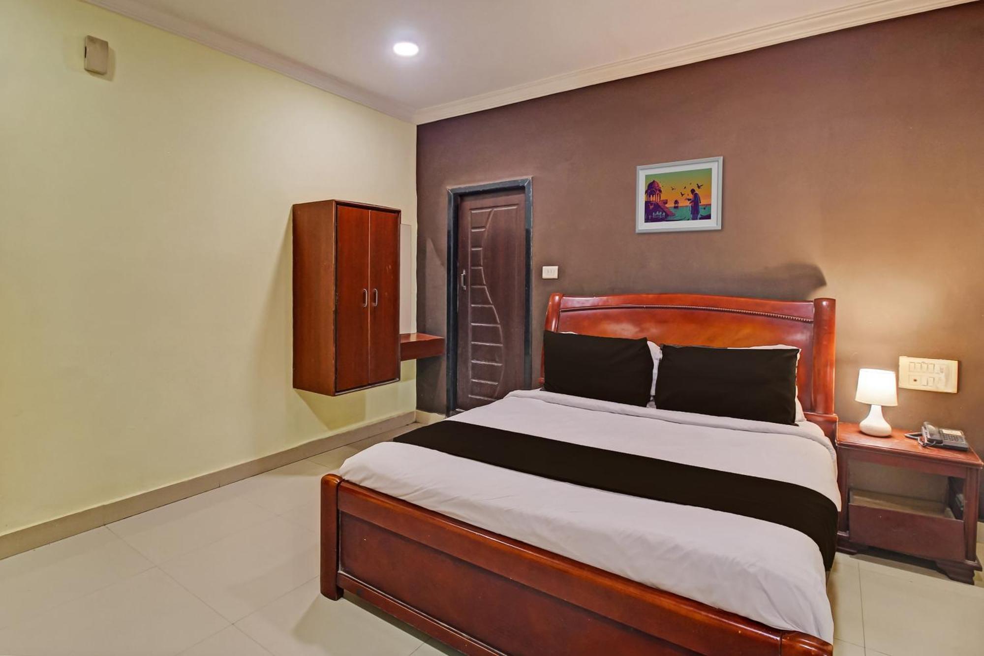 Hotel O Ruma Near Nampally Railway Station Гайдарабад Екстер'єр фото