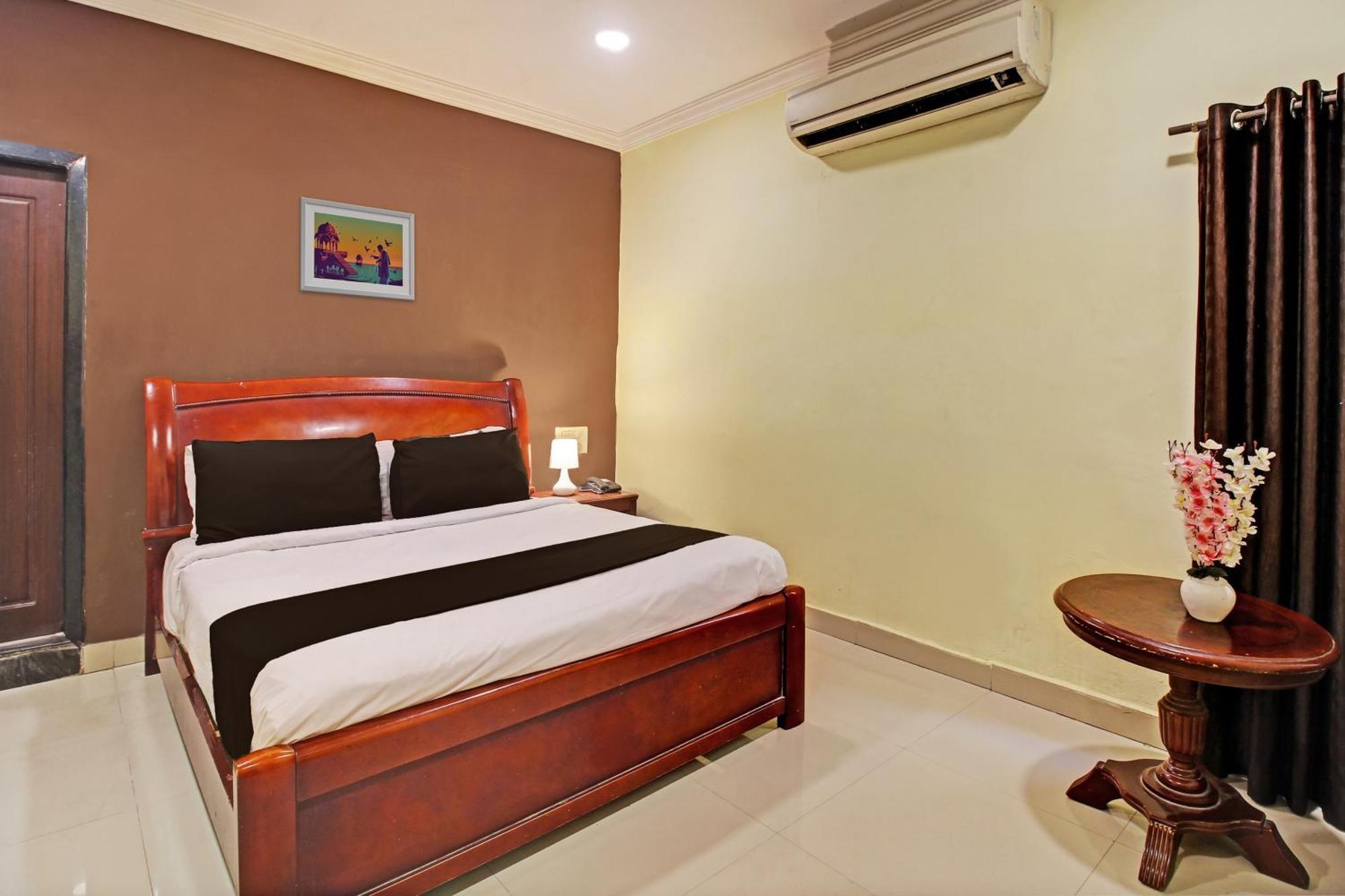 Hotel O Ruma Near Nampally Railway Station Гайдарабад Екстер'єр фото