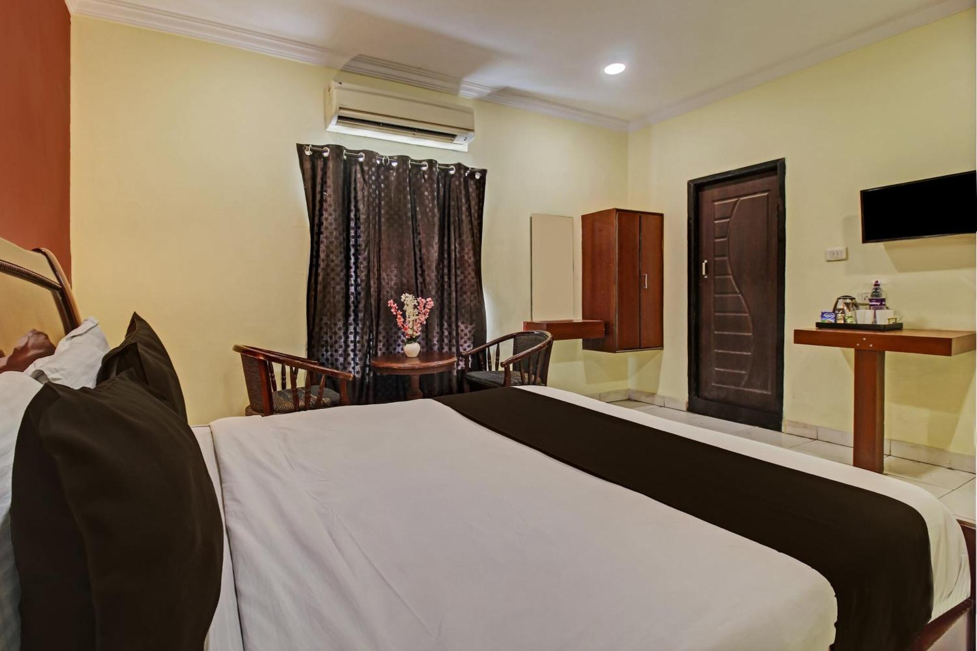 Hotel O Ruma Near Nampally Railway Station Гайдарабад Екстер'єр фото