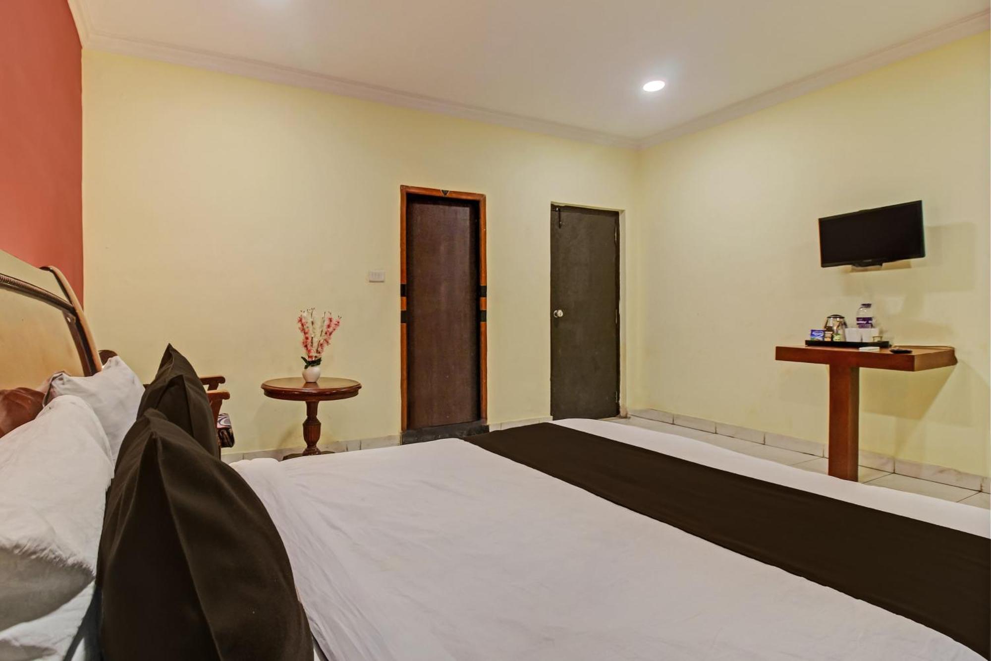 Hotel O Ruma Near Nampally Railway Station Гайдарабад Екстер'єр фото